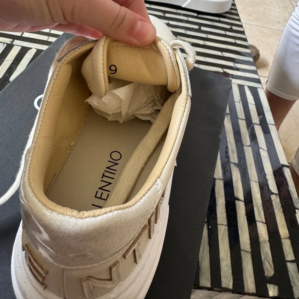 Valentino brand new size 9 ALICE LEATHER
CREAM never worn got wrong size - Picture 5 of 8